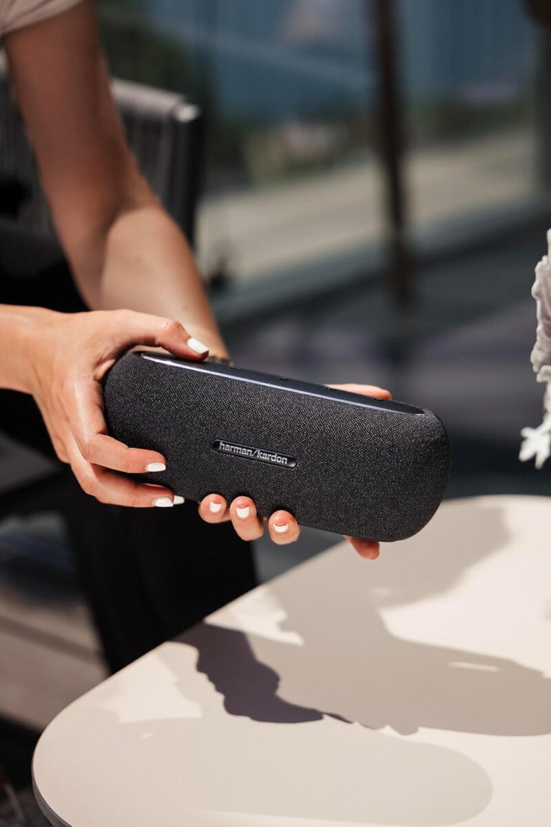 HARMAN KARDON LUNA ELEGANT PORTABLE BLUETOOTH SPEAKER WITH 12 HOURS OF PLAYTIME - Image 5